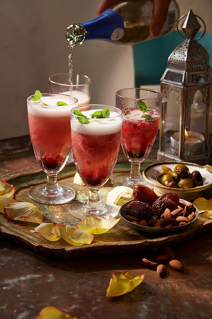 Türkischer Granatapfel-Sherbet mit Sekt