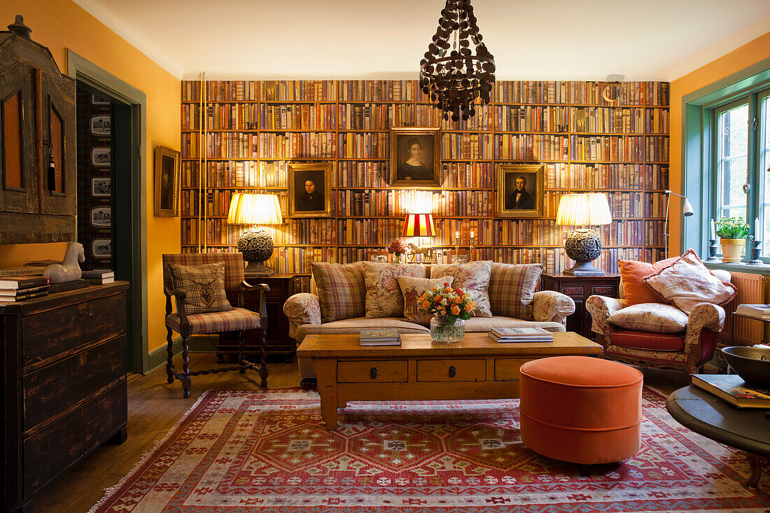 Coy living room with bookshelf wallpaper and classic furnishings