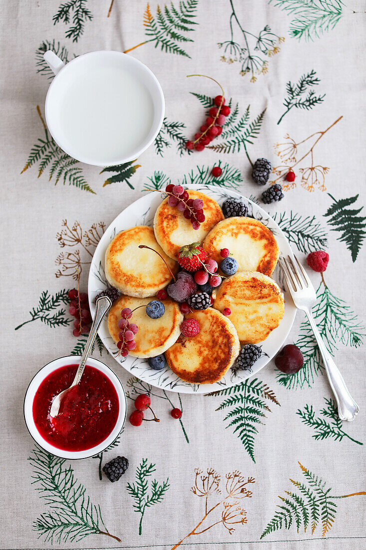 Syrniki with berries and jam