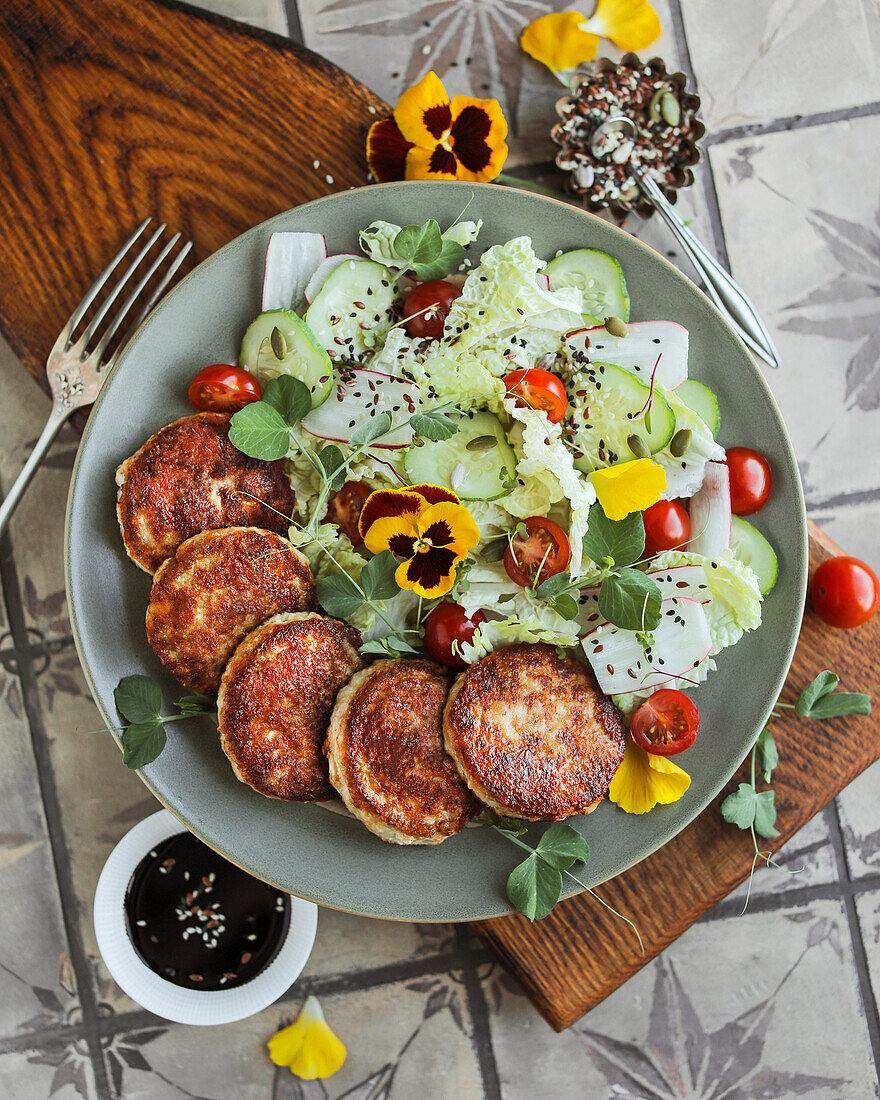 Meatballs with salad and edible flowers
