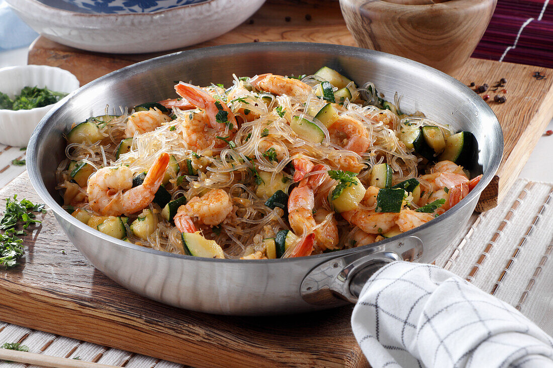 Prawns with rice noodles and courgette