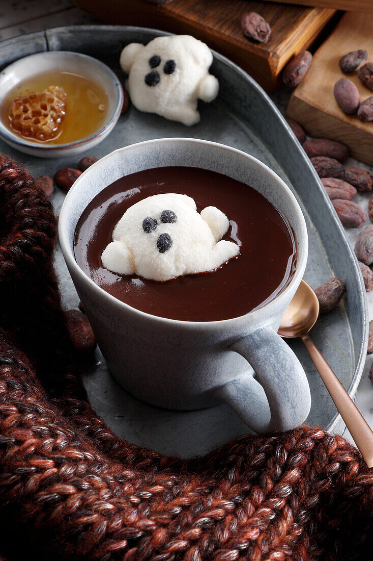 Hot chocolate with marshmallow ghosts