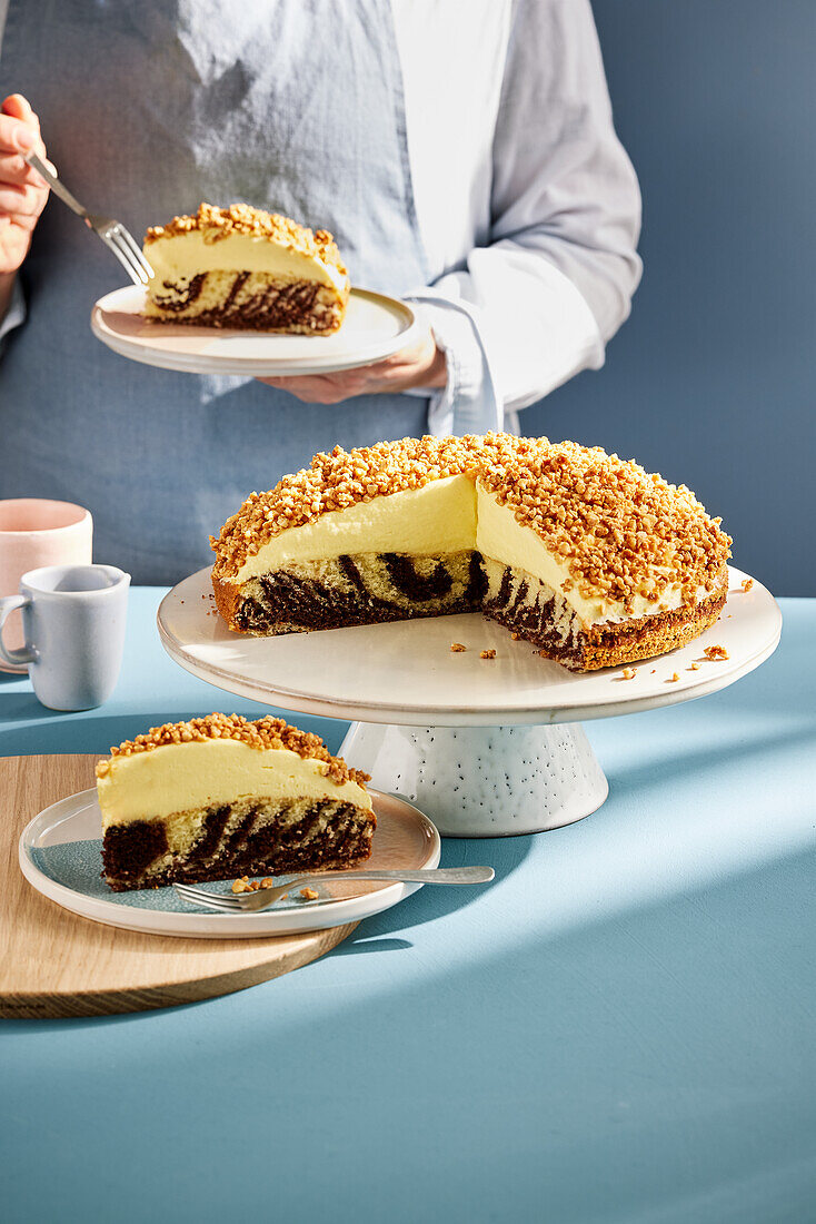 Bienenstich-Maulwurftorte mit Zebraboden