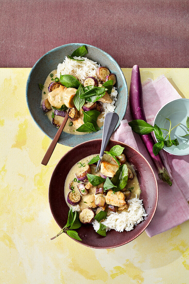 Green chicken curry with aubergines