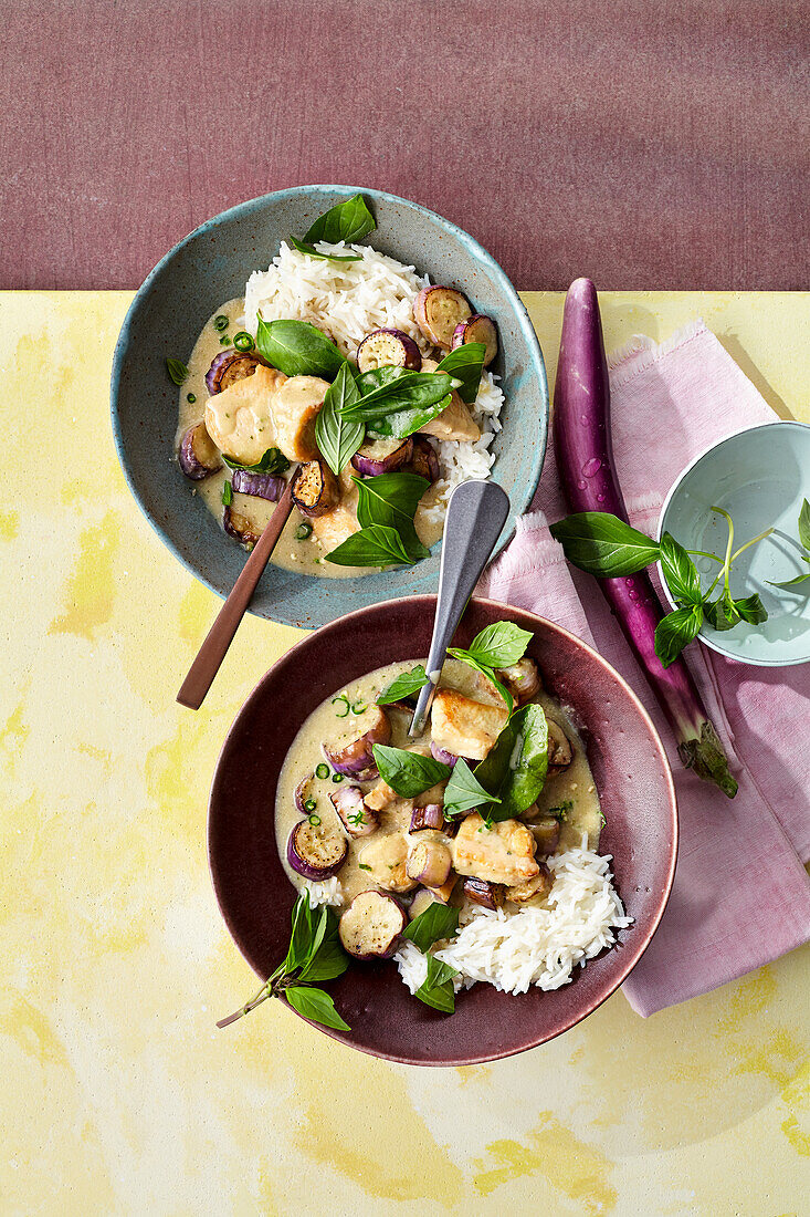 Grünes Hähnchen-Curry mit Auberginen