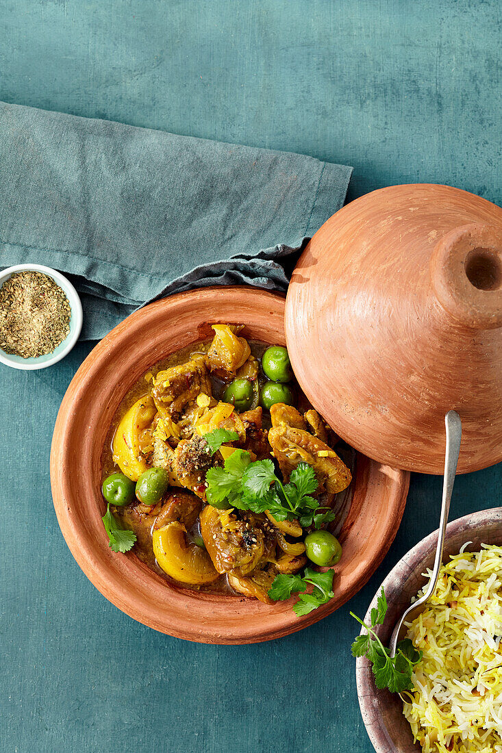 Orientalische Puten-Tagine mit Kurkuma-Mandel-Reis