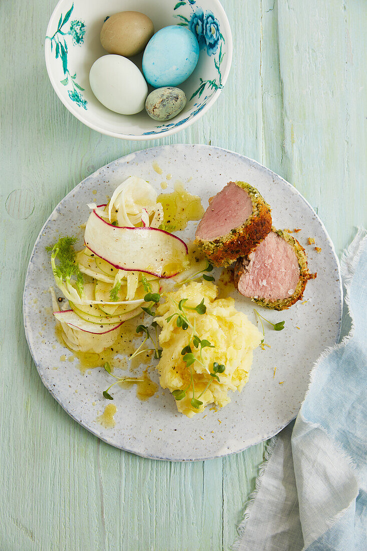 Kalbsfilet mit Panko-Kräuter-Kruste mit Apfel-Fenchel-Salat und Kartoffelstampf