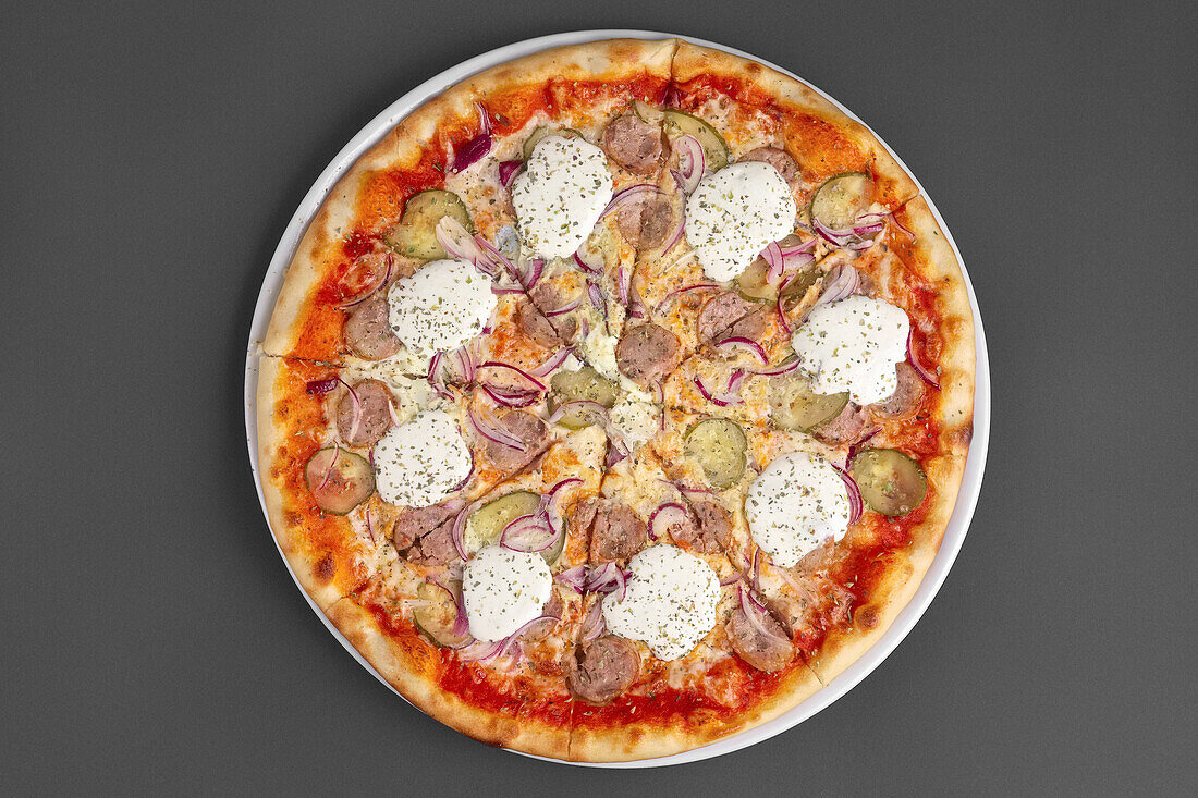 Pizza with sausage, gherkins, onions and creamed horseradish
