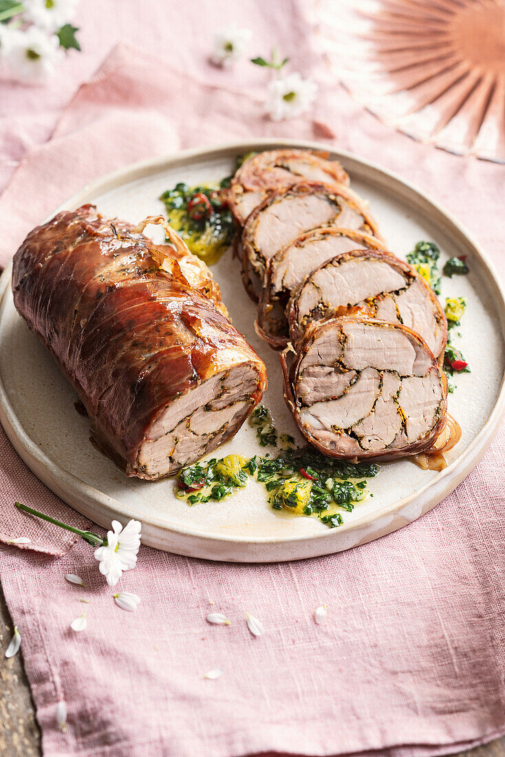 Schweinefiletbraten im Schinkenmantel