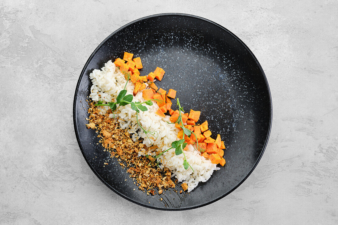 Rice with diced carrots and breadcrumbs