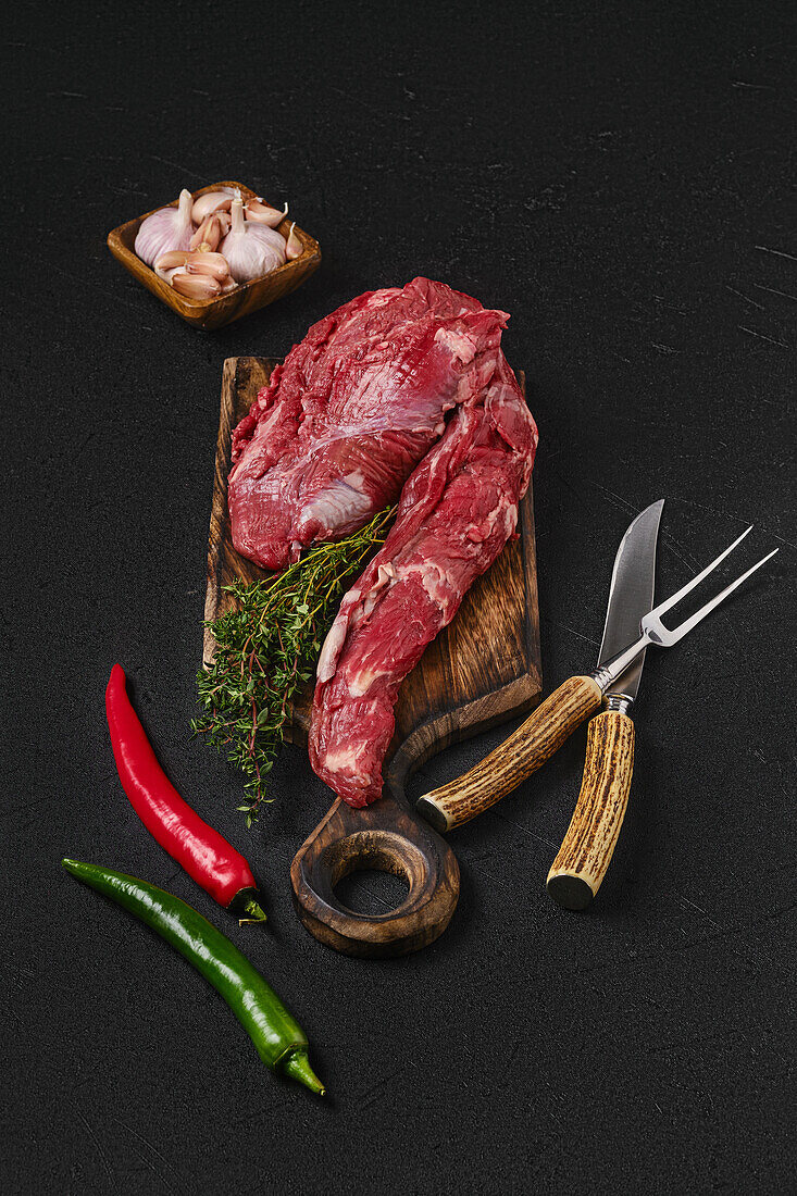 Raw fillet of beef with garlic, chilli and thyme