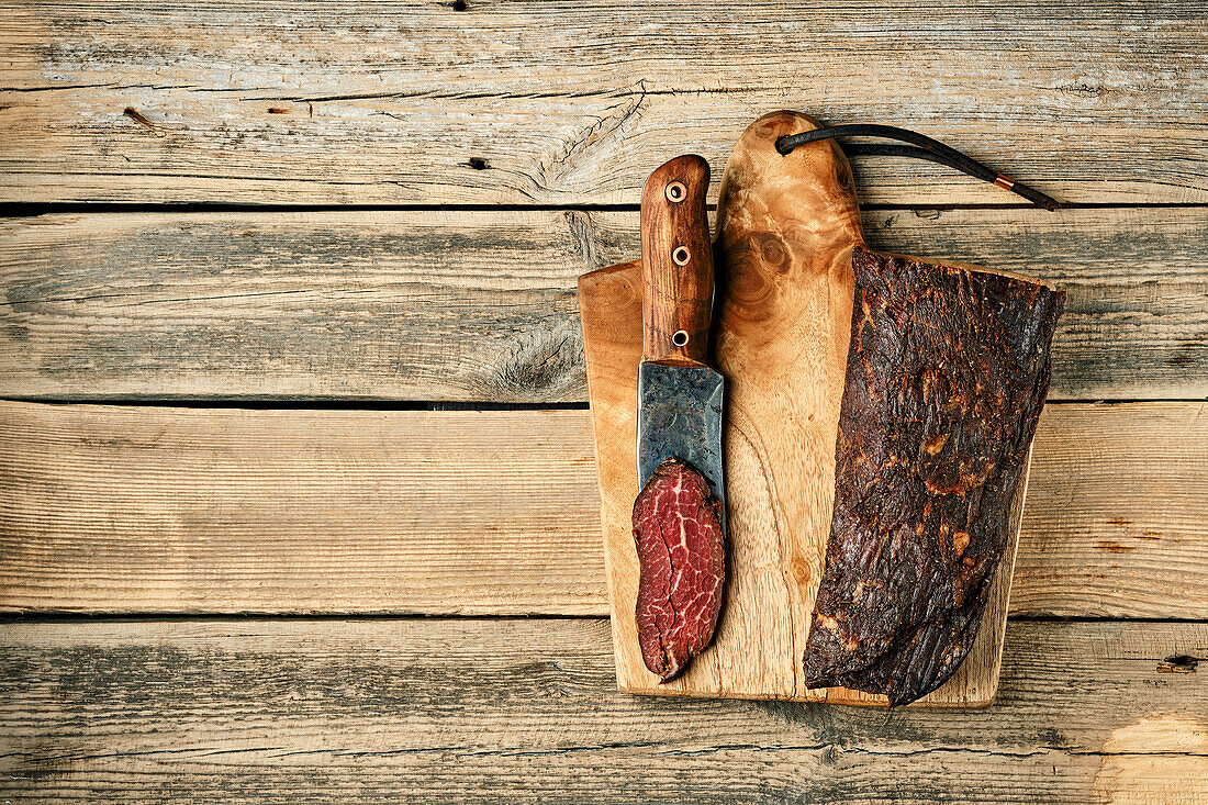 Geräuchertes, luftgetrocknetes Rindfleisch