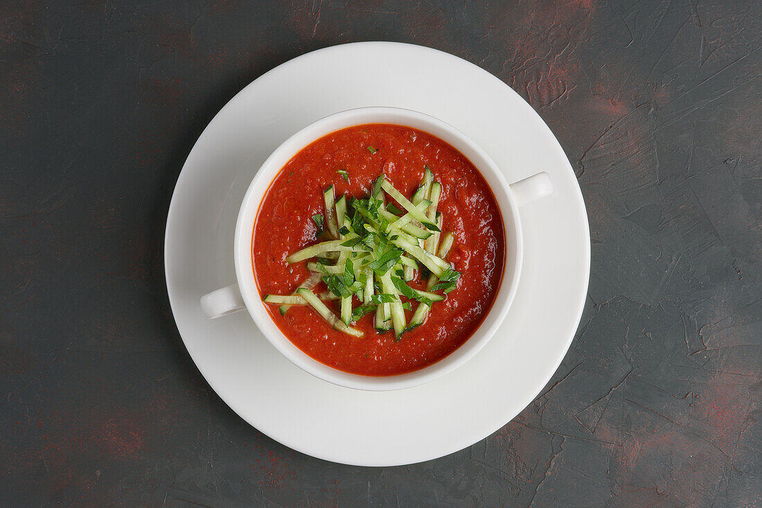 Spanisches Gazpacho mit Gurke