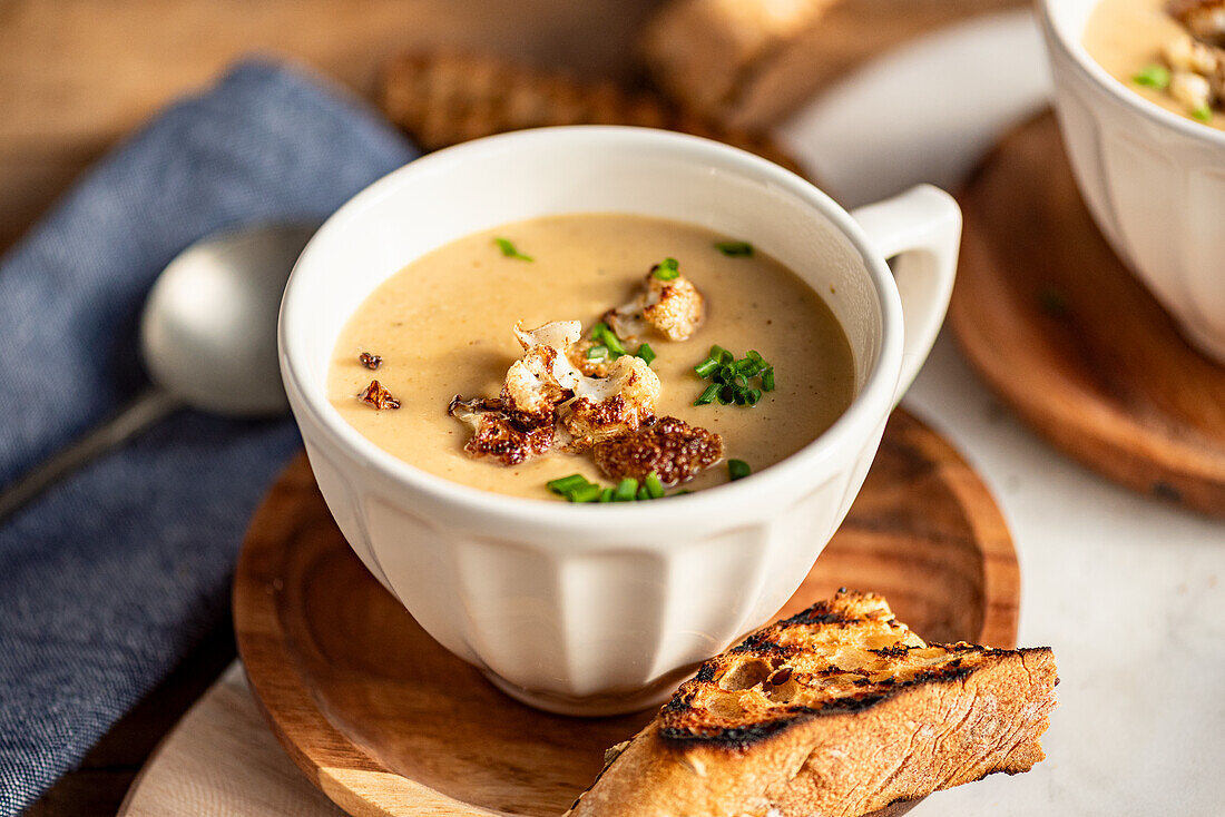 Roasted cauliflower cream soup