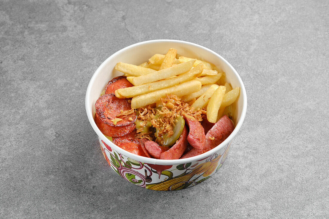 Bratwurst mit Pommes frites