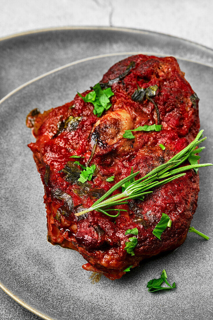 Ossobuco with red wine sauce and herbs