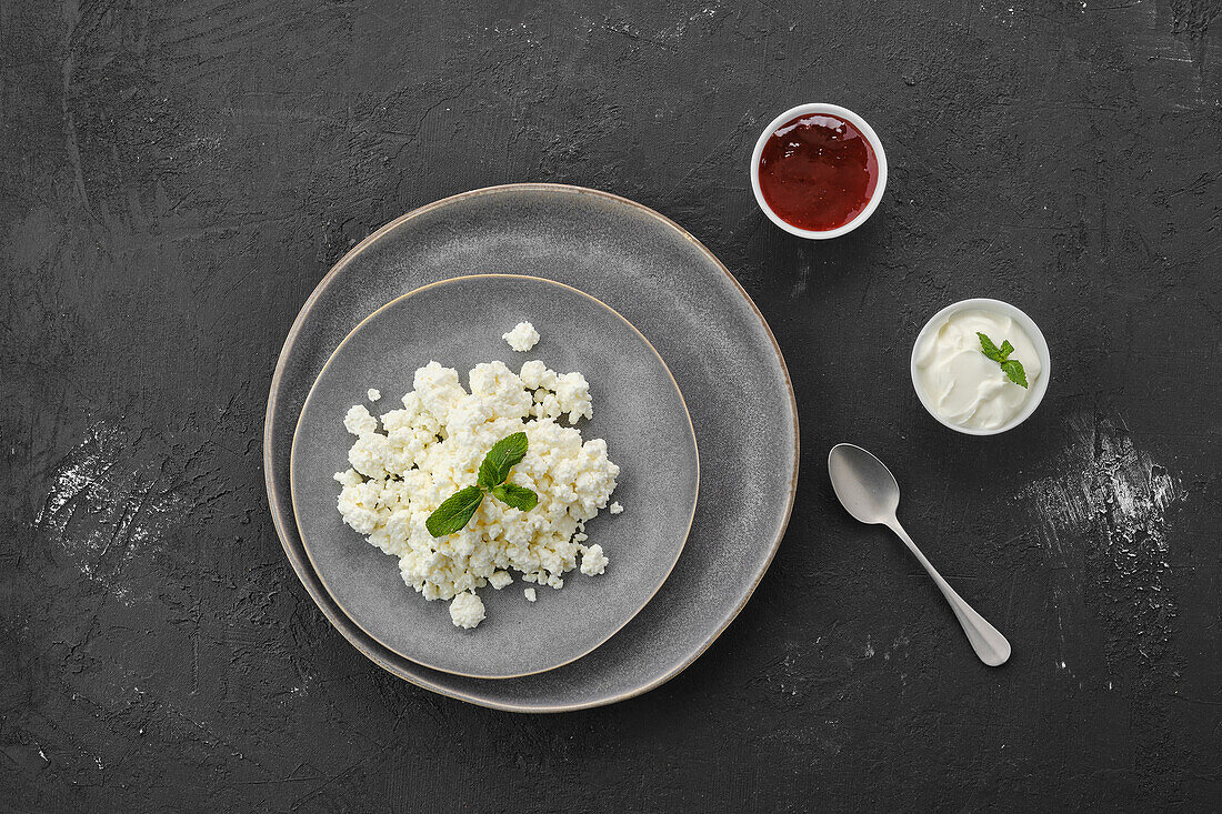 Homemade cottage cheese with jam and sour cream