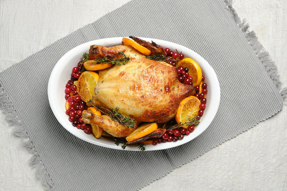 Baked chicken with oranges and cranberries