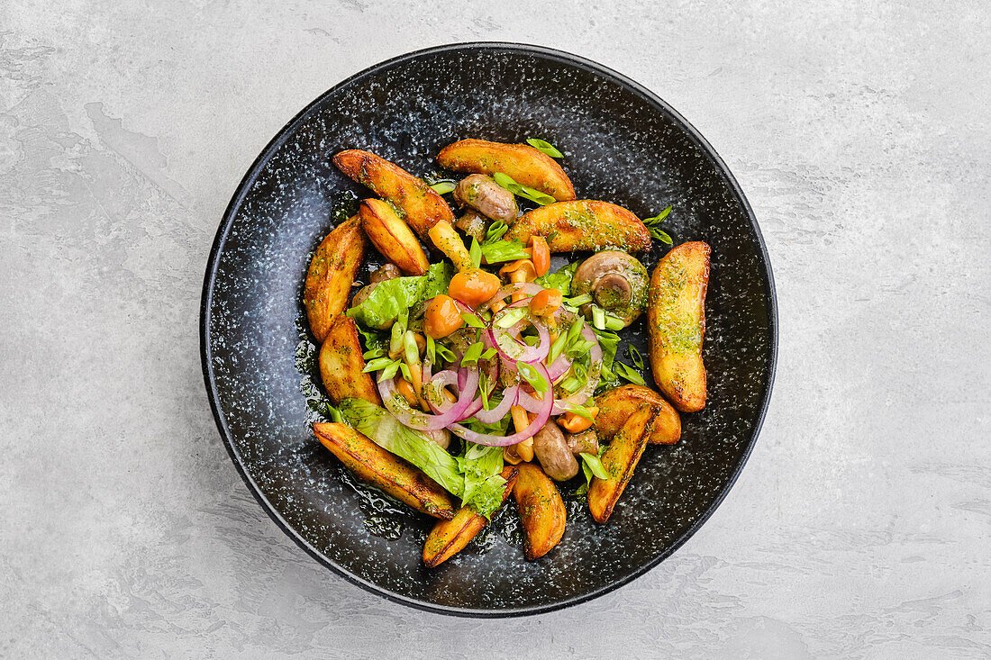 Jacket potato wedges with mushrooms and onions