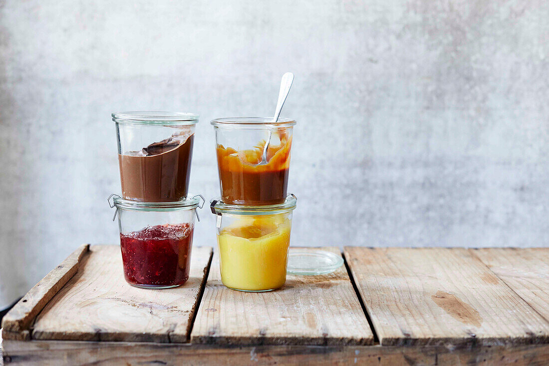 Fillings for pies (nut nougat, dulce de leche, lemon curd and berry jam)