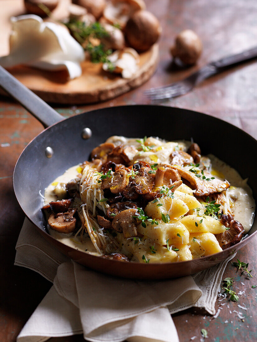 Potato gnocchi with mushrooms and thyme