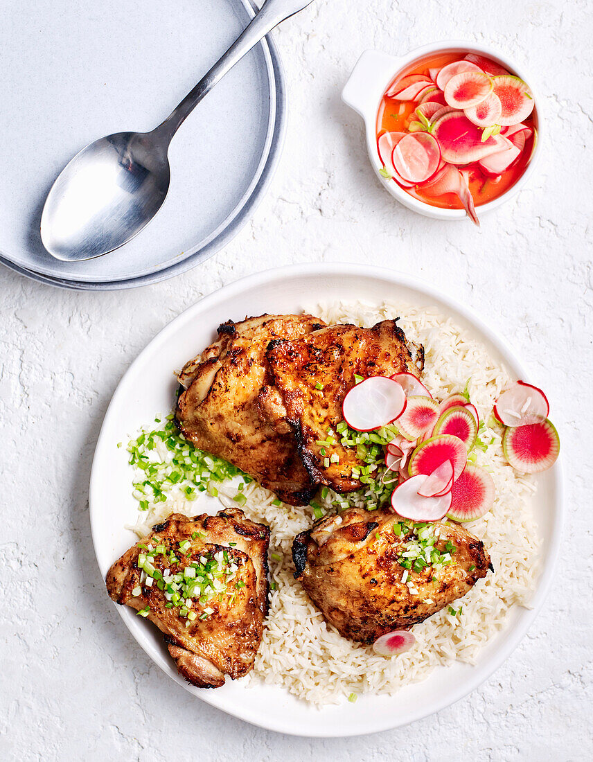 Grünes Curryhuhn mit Beilagen