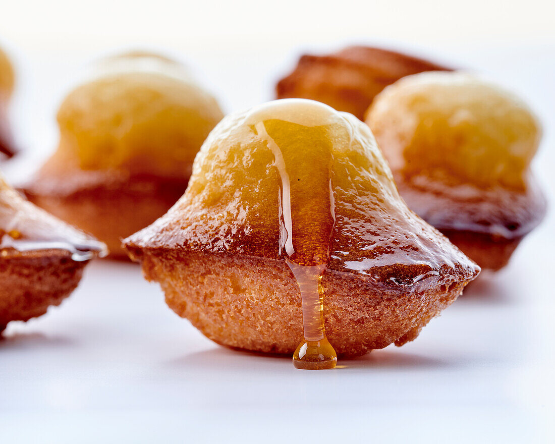 Madeleines with honey