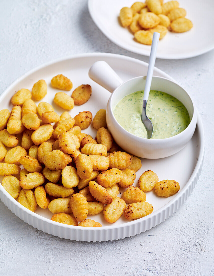 Crisp gnocchi with creamy pesto dipping sauce