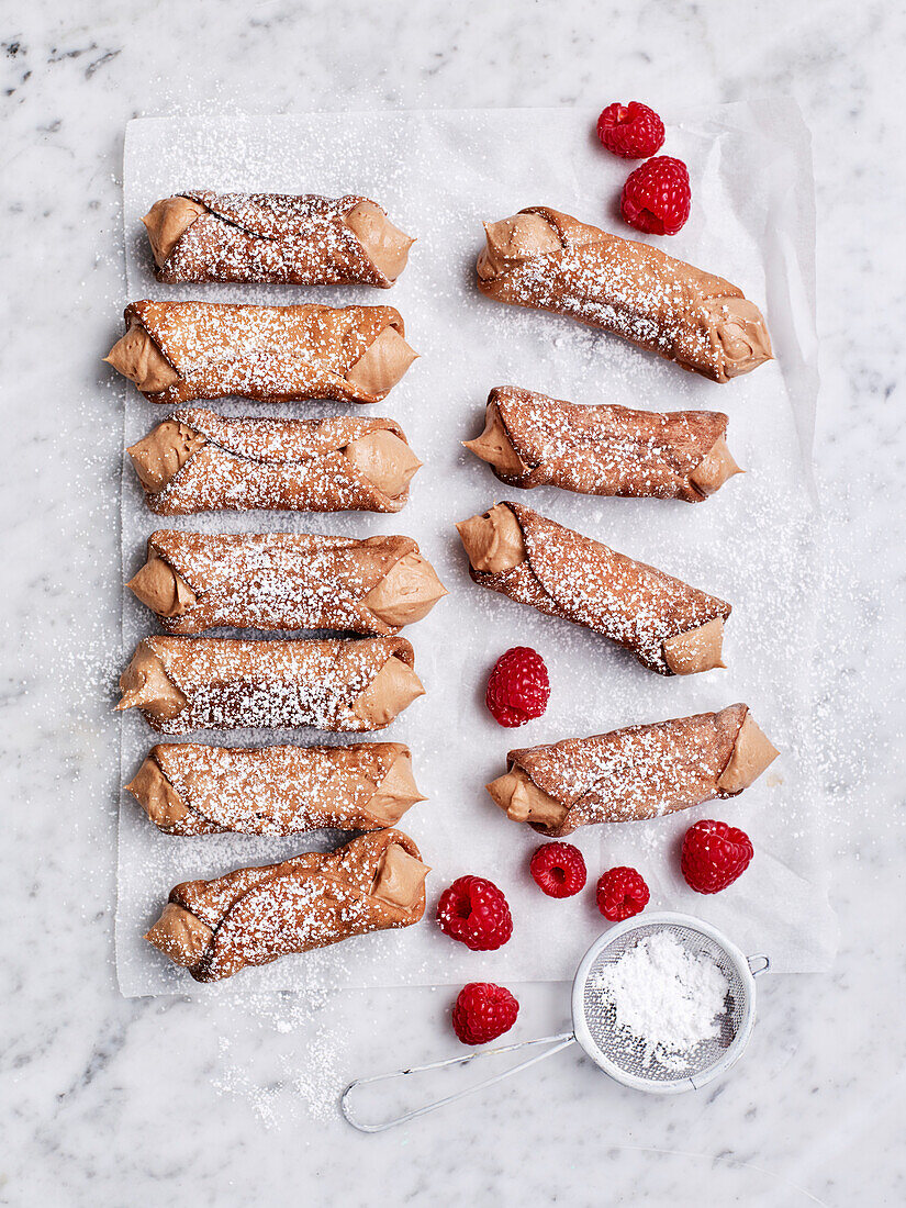 Cannoli mit Schokoladen-Haselnusscreme