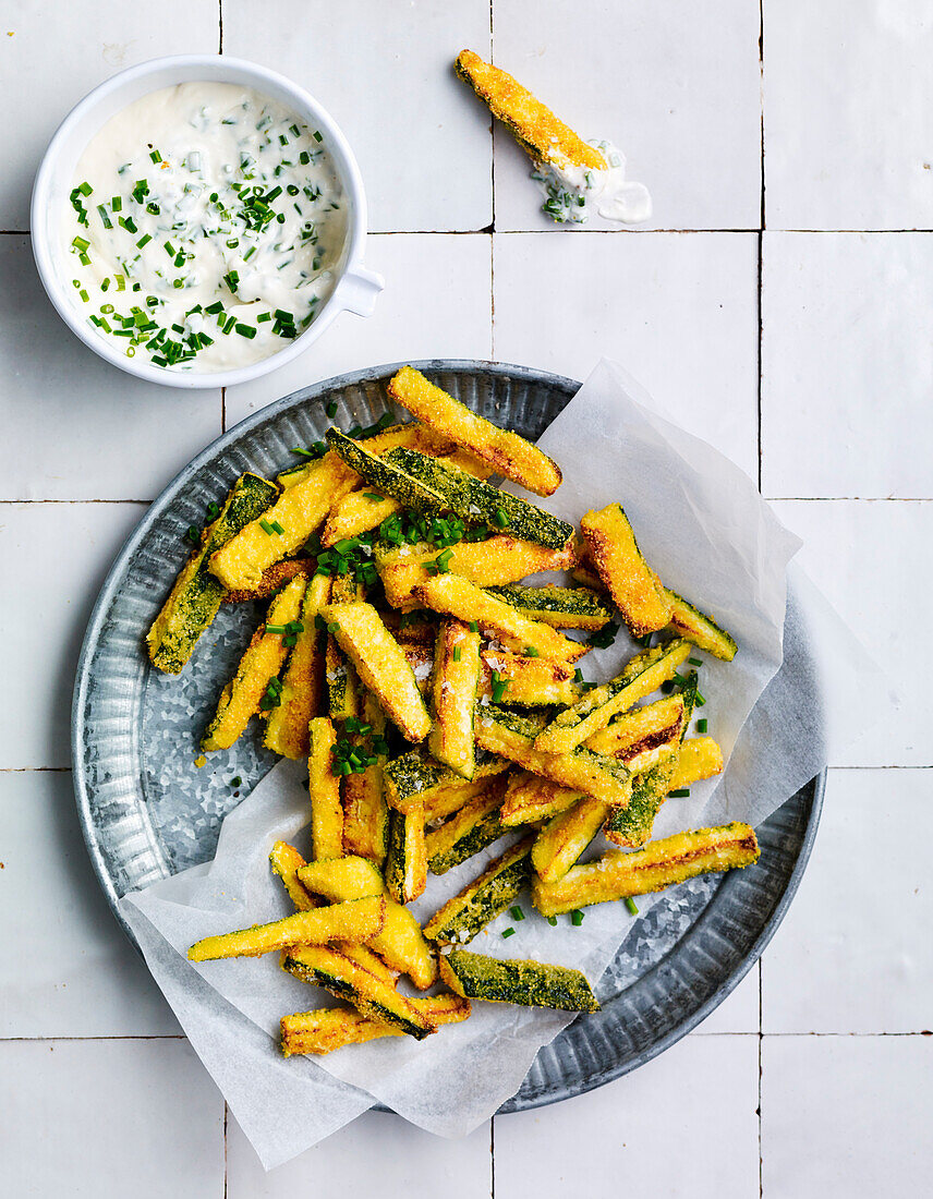 Polenta-Zucchini-Pommes mit Aioli