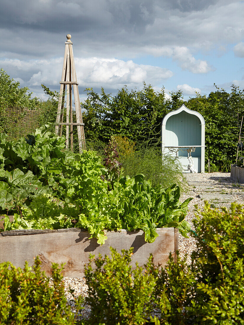 Gemüsegarten mit Laube