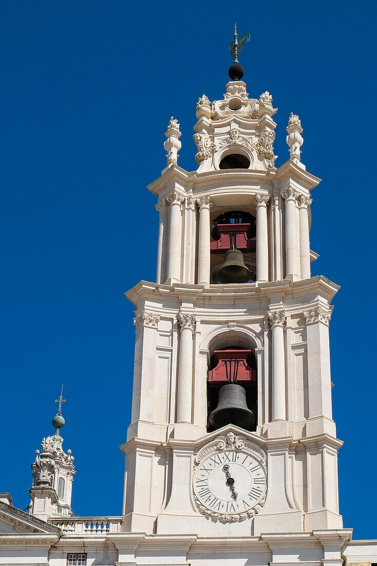 Marfa, Portugal. Ein monumentales barockes und neoklassizistisches Palast-Kloster. Der Bau begann 1717 unter König Johann V. von Portugal und wurde 1755 abgeschlossen.