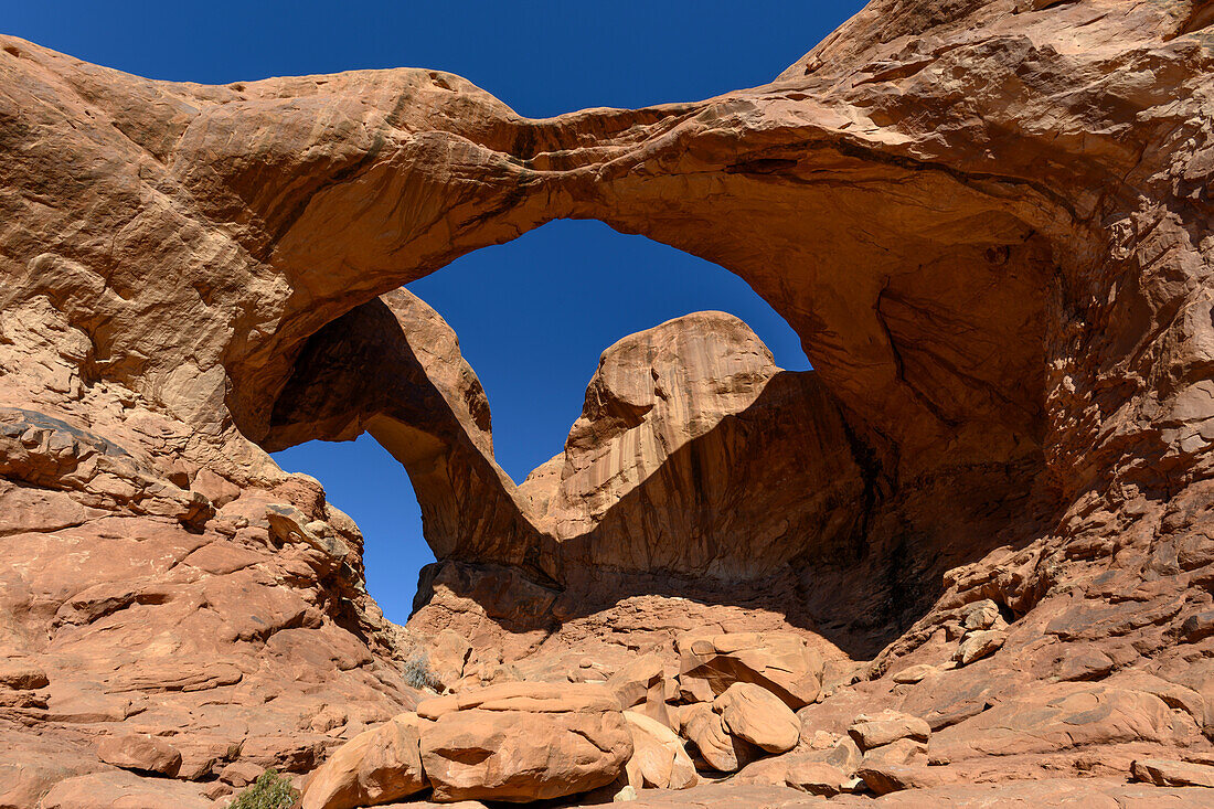 USA, Utah. Double Arch, Arches National Park in der Nähe von Moab