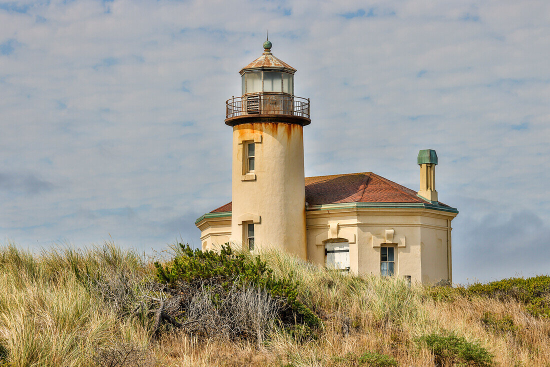 Usa, Oregon, Bandon. Coquille River Lighthouse