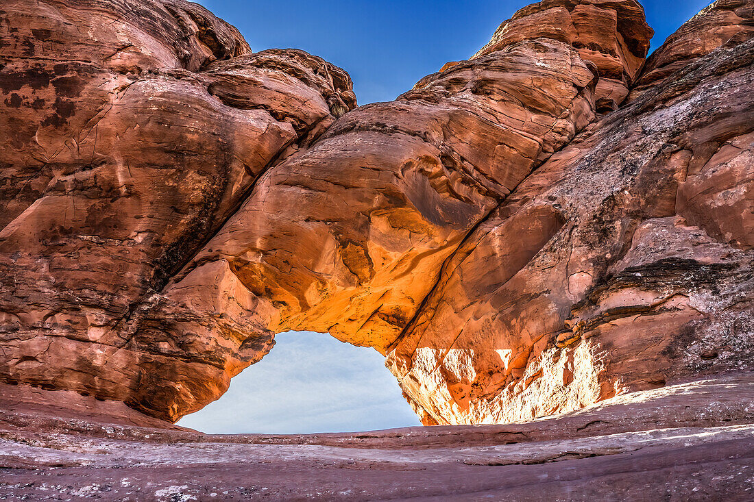 Twisted Doughnut Arch, Arches National Park, Moab, Utah, USA.