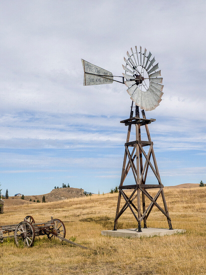 USA, Bundesstaat Washington, Molson, Okanogan County. Windmühle in der Geisterstadt.