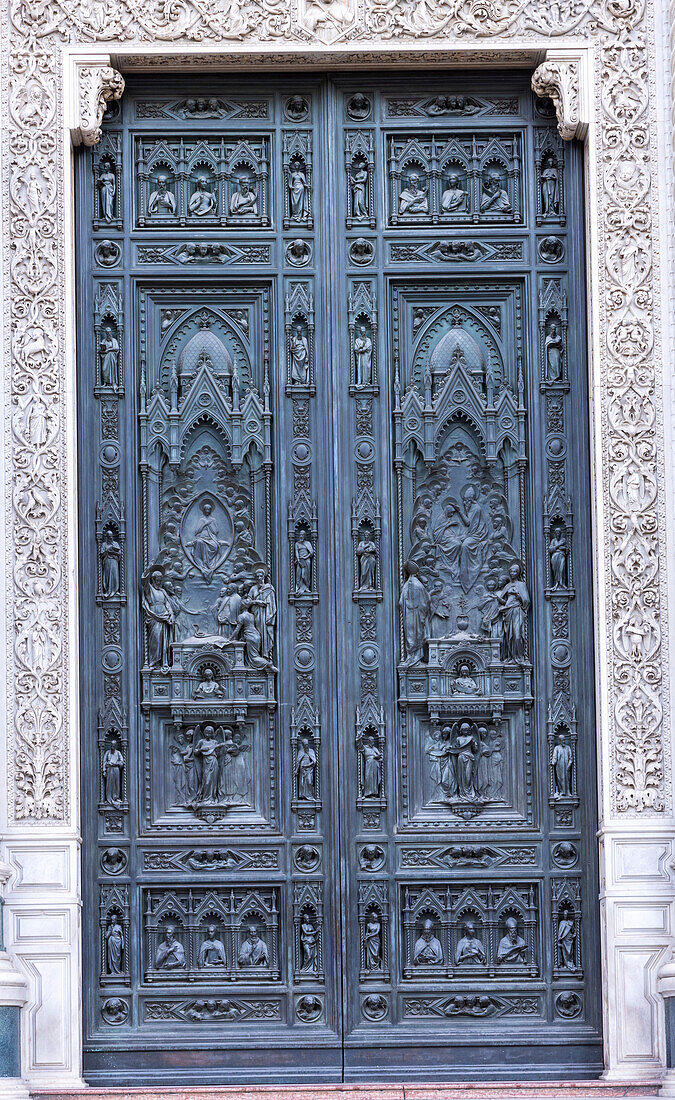 Front door. Duomo Santa Maria del Fiore. Tuscany, Italy.