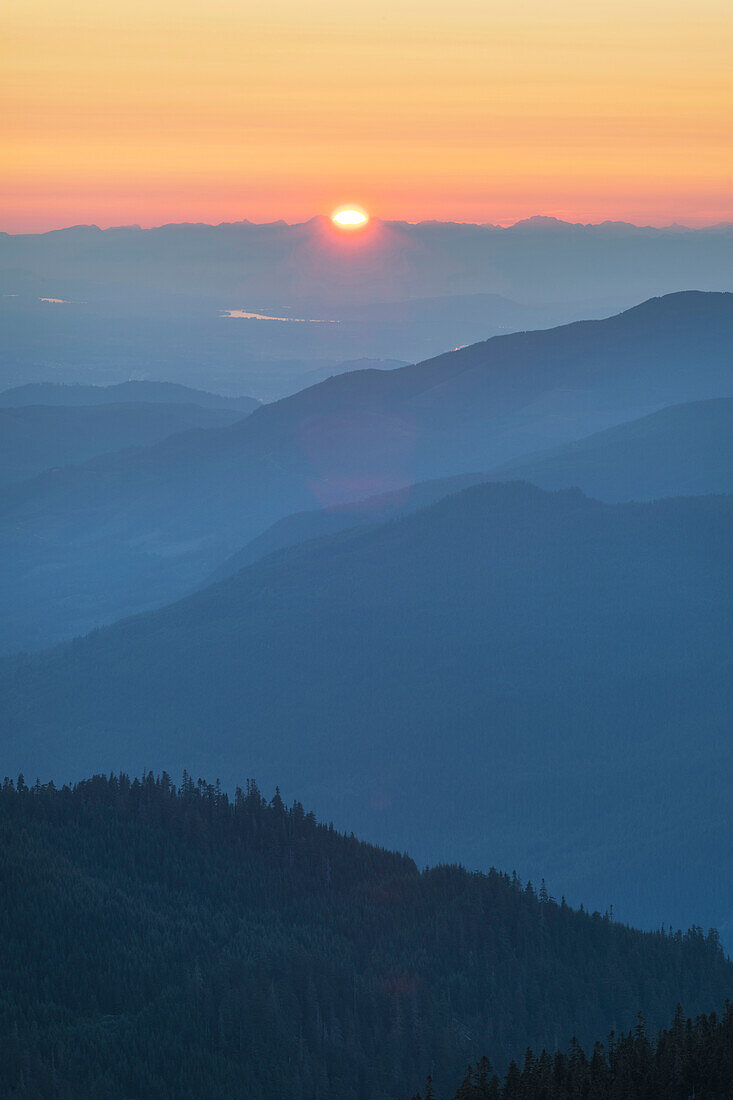 Sonnenuntergang von Skyline Divide. Mount Baker Wilderness, Nordkaskaden, Bundesstaat Washington