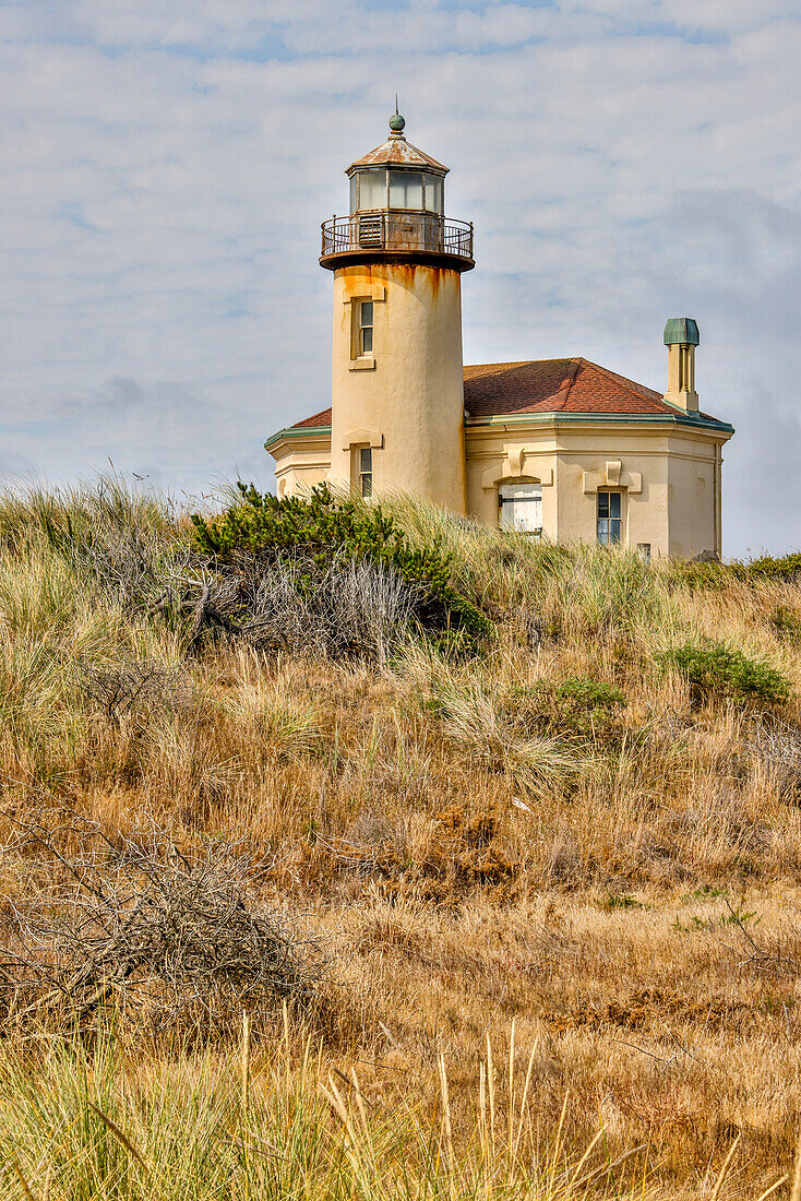 Usa, Oregon, Bandon. Coquille River Lighthouse