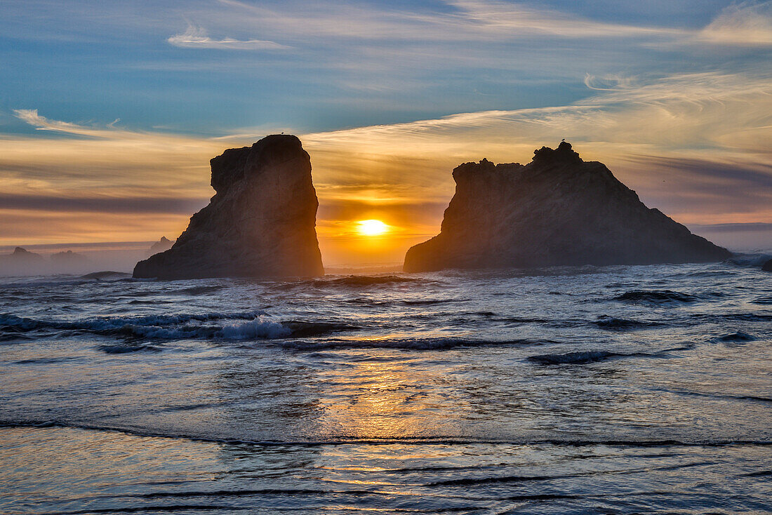 Usa, Oregon, Bandon. Bandon Beach, Sunset at the Beach