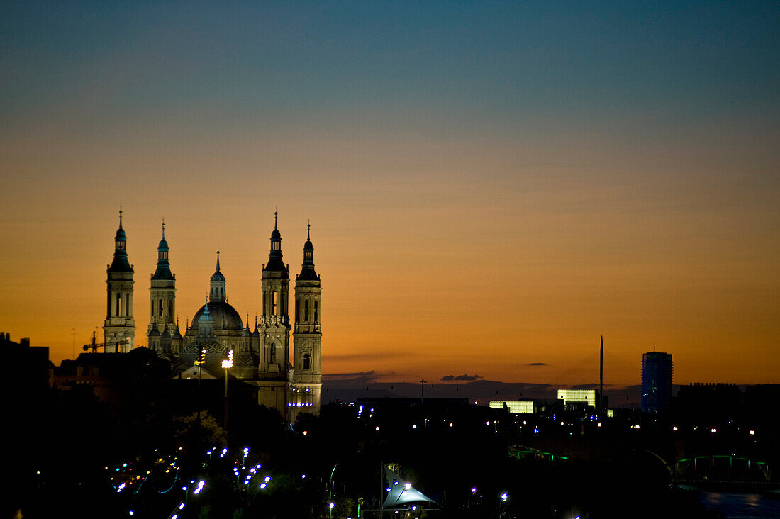 Basilica Del Pilar bei Nacht, Expo 2008