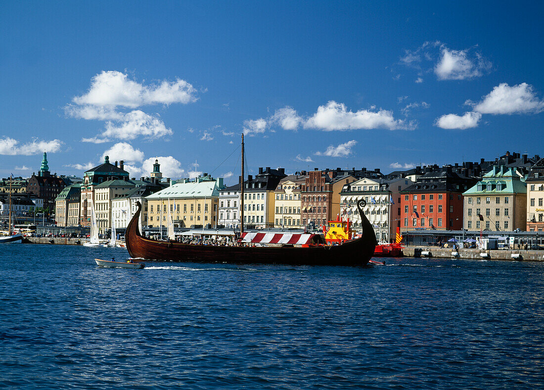 Gamia Stan Skyline With Barge