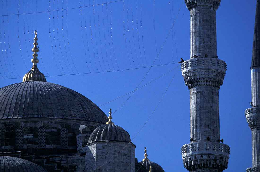 Anbringen von Lichtern an der Blauen Moschee