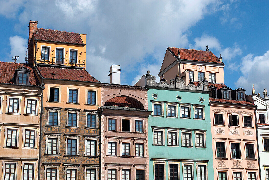 Bürgerhäuser im Stil der Spätrenaissance auf dem Marktplatz der zum UNESCO-Weltkulturerbe gehörenden Altstadt von Warschau, Polen