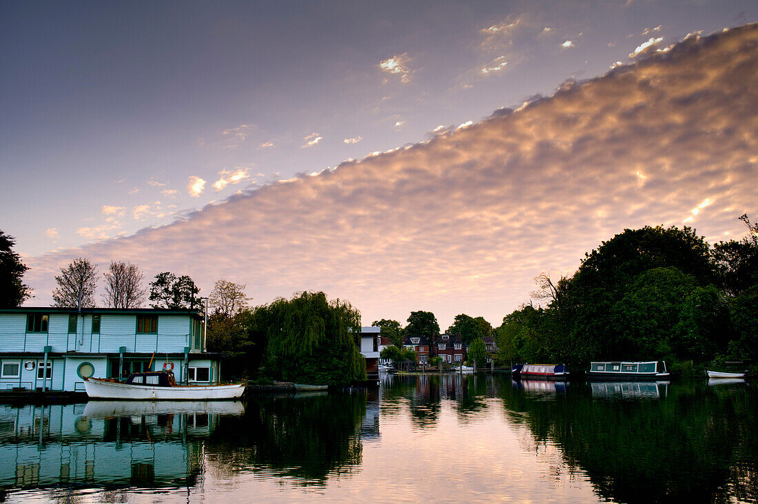 Fluss Themse Wolke, Surrey, Großbritannien