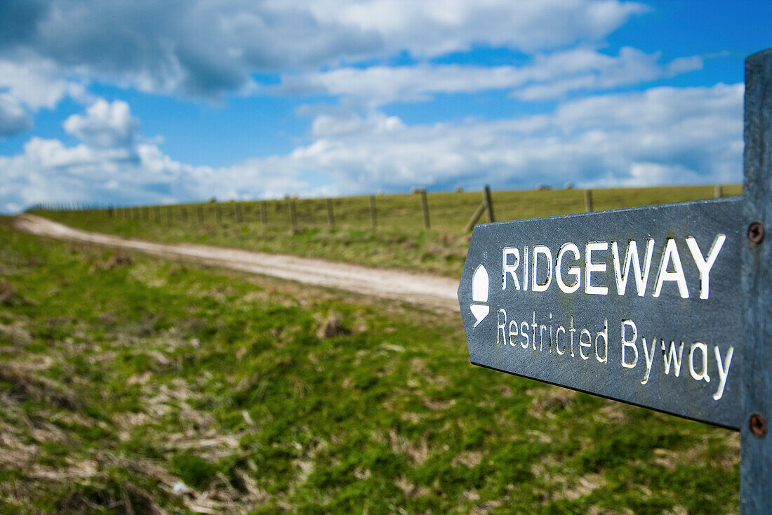 Der Ridgeway National Trail; Das Tal des Weißen Pferdes, Oxfordshire, Großbritannien