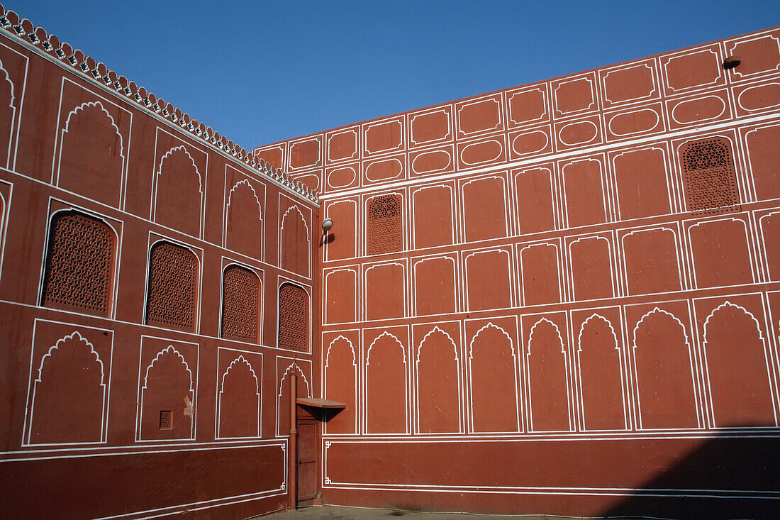 Auf dem Gelände des Stadtpalastes innerhalb der alten Stadtmauer in Jaipur, Hauptstadt von Rajasthan, Indien.ÃŠAsien.ÃŠ Jaipur, Staat Rajasthan, Indien.ÃŠAsien.ÃŠ