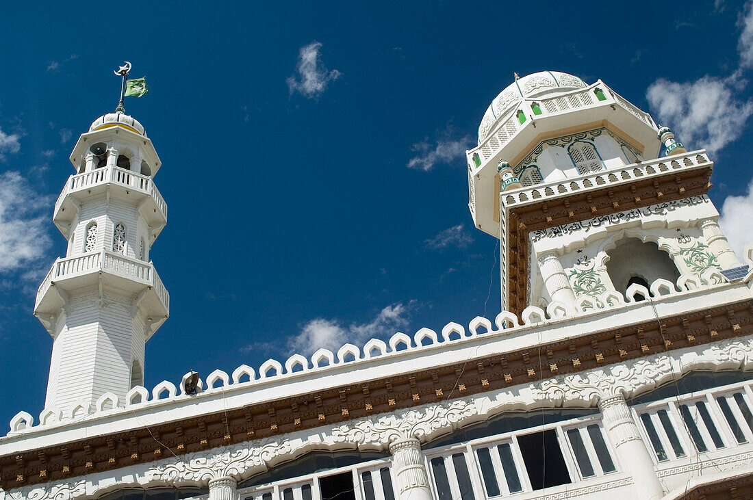 Jama Masjid Moschee in Leh. Leh war die Hauptstadt des Himalaya-Königreichs Ladakh, das heute zum Distrikt Leh im indischen Bundesstaat Jammu und Kaschmir gehört. Leh liegt auf einer Höhe von 3.500 Metern (11.483 ft).