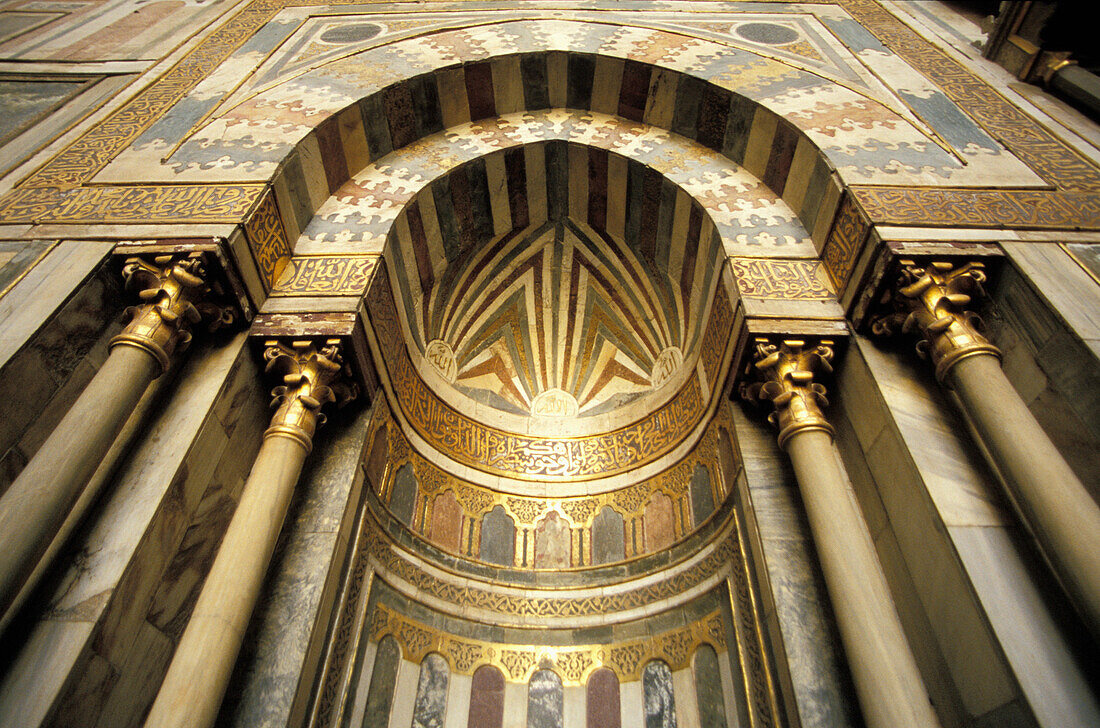 Low Angle View Of The Ornately Decorated Mihrab Of Sultan Hassan Madrassa, Cairo, Ägypten; Cairo, Ägypten