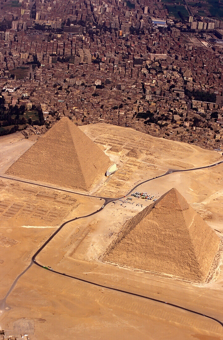 Luftaufnahme der Großen Cheops & Chaphren Pyramiden, Gizeh, Ägypten; Gizeh, Ägypten
